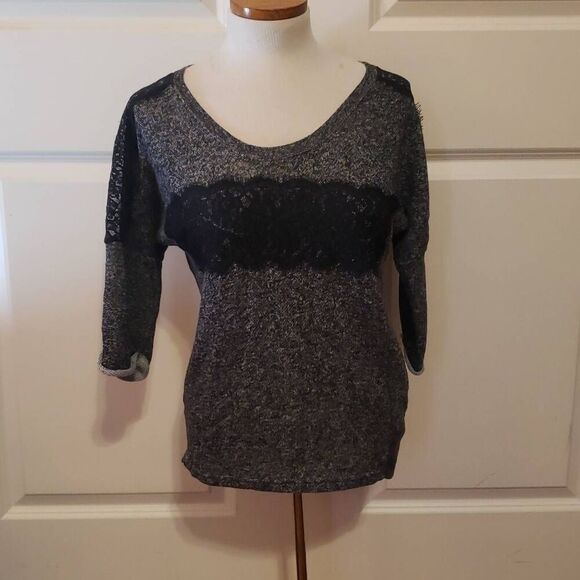 Maurices Womens Scoopneck Lace Detail Top Size Medium - Picture 1 of 4